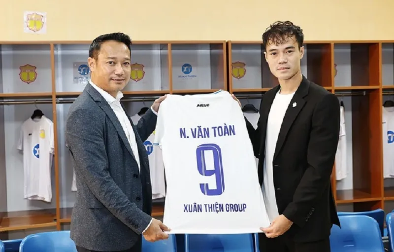 Văn Toàn cập bến Nam Định, nhận đãi ngộ thuộc top cao nhất V-League