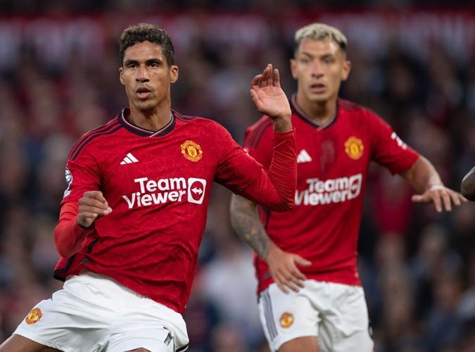 So sánh hàng ngũ chuần Manchester United cùng Burnley - Cuộc cạnh tranh đối đầu giữa hai phần đông người mua chọn câu hỏi khác biệt của Ngoại Hạng Anh