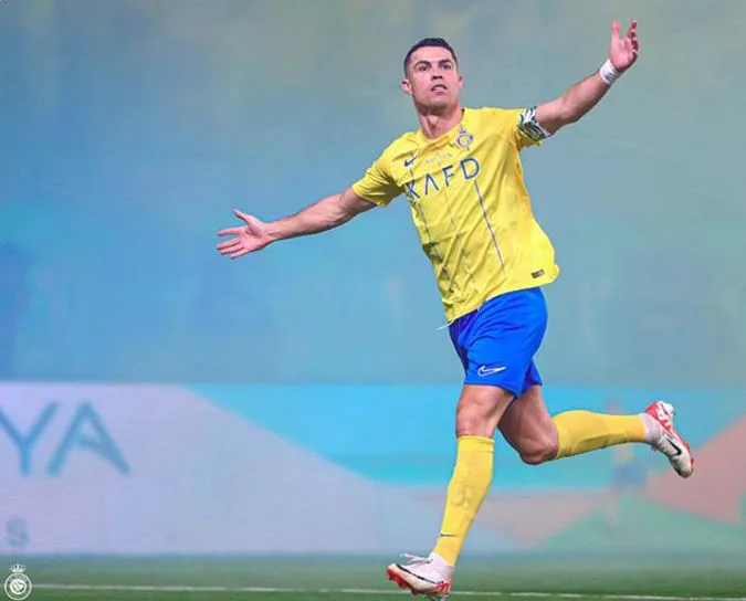 Ronaldo đang ngày càng trẻ lại tại Al-Nassr - Ảnh: Internet