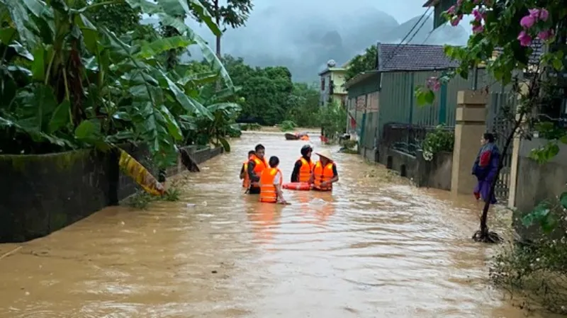 Thủ tướng: Tập trung ứng phó và khắc phục nhanh hậu quả mưa lũ 1