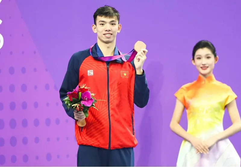 ASIAD 19: Nguyễn Huy Hoàng giành huy chương quý giá cho bơi Việt Nam cùng vé dự Olympic 2024