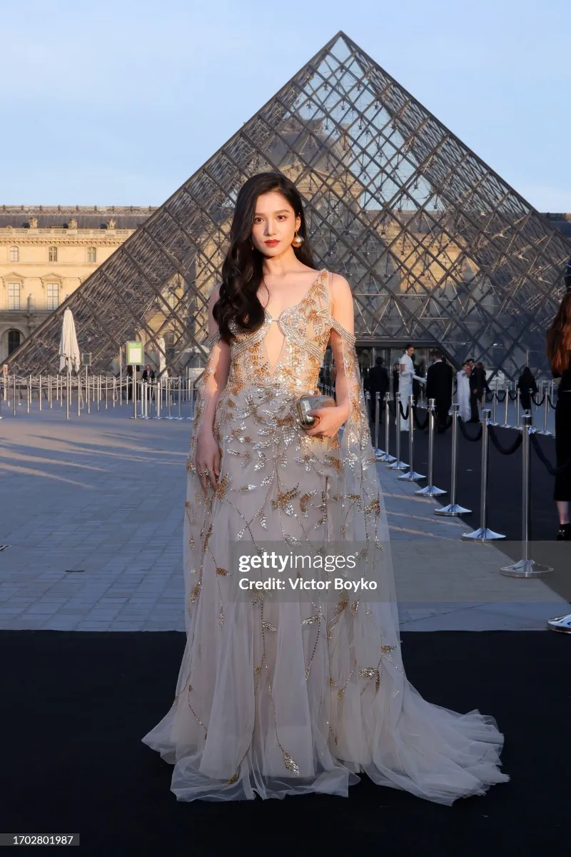 Toàn cảnh sao Hoa Ngữ “khoe sắc” tại Paris Fashion Week 14