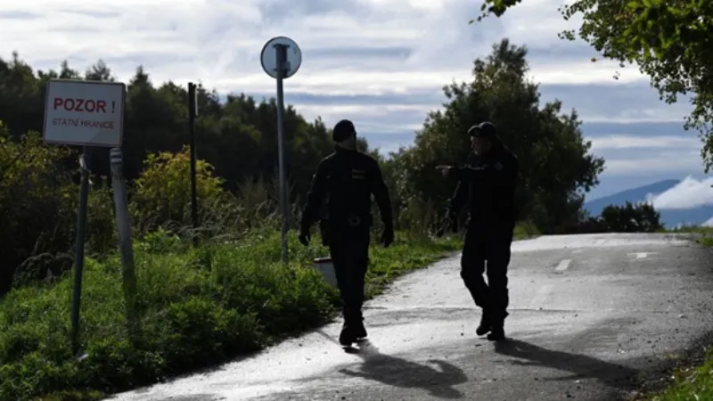 Ba Lan, Czech thắt chặt biên giới với Slovakia nhằm ngăn chặn người di cư 1