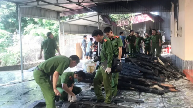 Điểm tin trưa 5/10: Khởi tố nguyên Tổng Giám đốc VEAM | Bắc Giang: Cháy nhà, hai vợ chồng tử vong 3