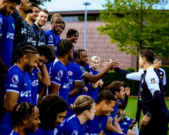 Nkunku và Fofana cũng góp mặt trong buổi chụp hình dù đang điều trị chấn thương. Cả 2 dự kiến sẽ trở lại vào tháng 12 tới đây nếu không gặp thêm bất kỳ vấn đề gì trong quá trình hồi phục - Ảnh: Internet