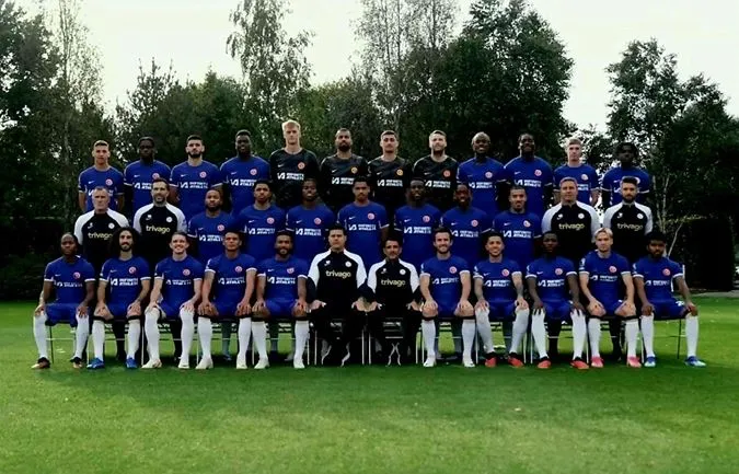 Toàn bộ dàn cầu thủ Chelsea đã có buổi chụp hình cùng nhà tài trợ mới Infinite Athlete - Ảnh: Internet