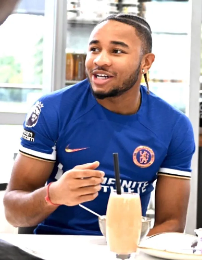 Nkunku được kỳ vọng sẽ giúp hàng công Chelsea thêm phần khởi sắc. Bởi lẽ, 1 mình Nicolas Jackson là chưa đủ để gồng gành trách nhiệm ghi bàn nên hơn lúc nào hết, CĐV The Blues muốn được nhìn thấy cầu thủ người Pháp ra sân - Ảnh: Internet