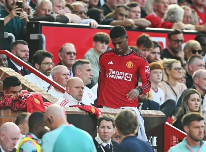 Chấm điểm MU 2-1 Brentford: McTominay kéo Ten Hag khỏi vũng lầy | Maguire kiến tạo ấn tượng 4