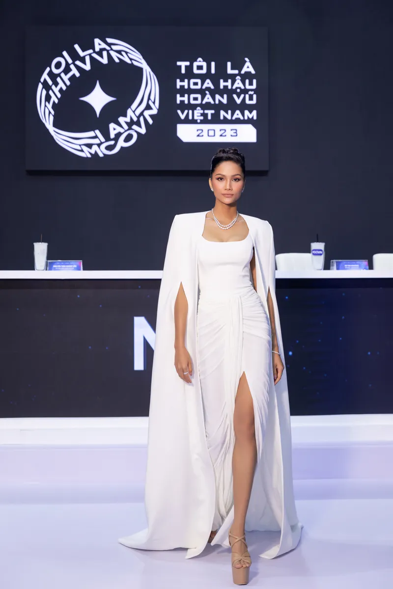 so-khao-hoa-hau-hoan-vu-viet-nam-miss-cosmo-vietnam-2023-2