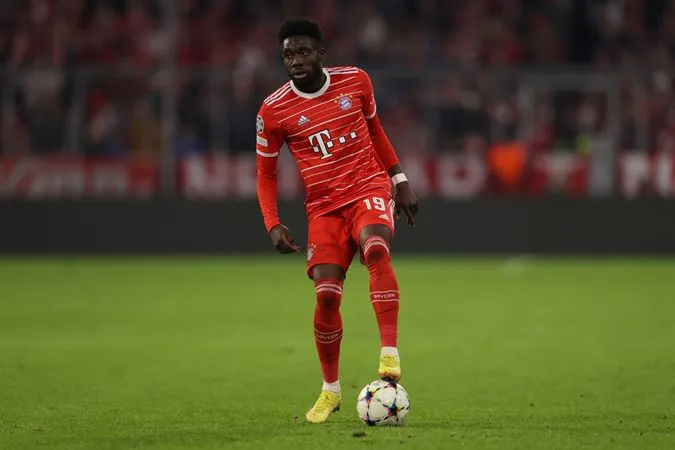  Alphonso Davies sẽ đáo hạn hợp đồng với Bayern Munich vào năm 2025 - Ảnh: Internet