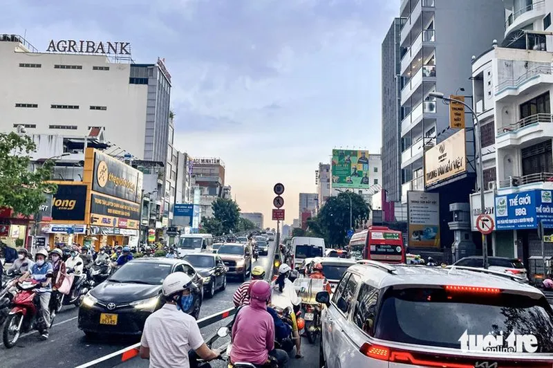 Điểm tin sáng 8/10: Bão số 4 sẽ suy yếu nhanh | Nhiều công ty bán xăng dầu kém chất lượng 2