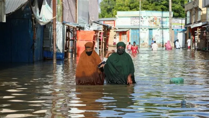 Biến đổi khí hậu: 100.000 người phải sơ tán do lũ lụt ở Somalia 1