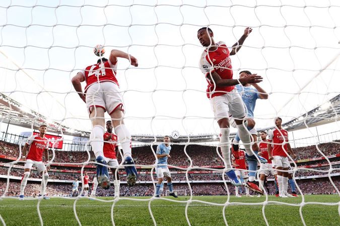 Cầu thủ người Anh có pha cứu nguy cho Arsenal trên vạch vôi - Ảnh: Internet