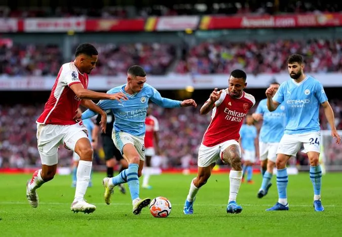 Foden bất lực trước hàng phòng ngự Arsenal - Ảnh: Internet