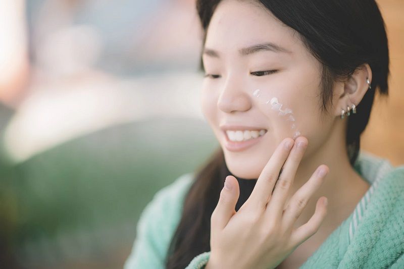 Kem chống nắng bị vón cục? Nguyên nhân chính và cách khắc phục Kem chống nắng bị vón cục? Nguyên nhân chính và cách khắc phục
