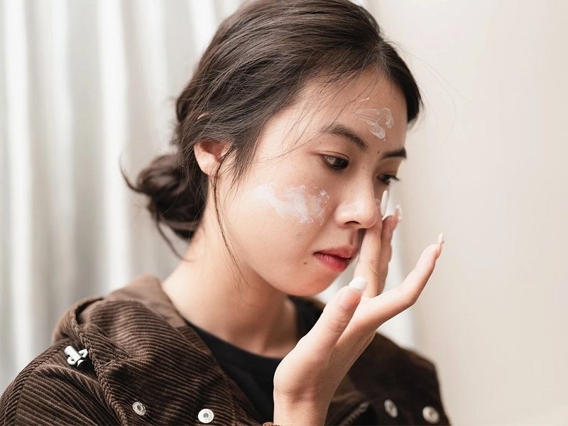 Kem chống nắng bị vón cục? Nguyên nhân chính và cách khắc phục Kem chống nắng bị vón cục? Nguyên nhân chính và cách khắc phục