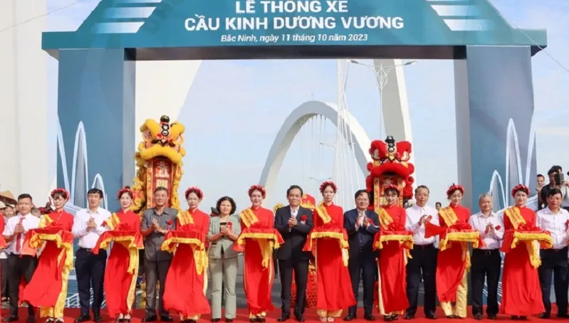 Thông xe cầu Kinh Dương Vương - cầu vòm thép cao nhất Việt Nam 1