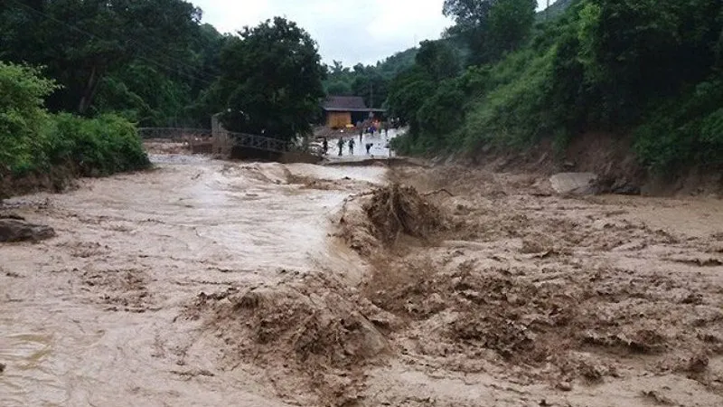 Cảnh báo mưa lớn, lũ quét, sạt lở ở miền Trung 1