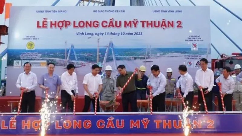 Thủ tướng Phạm Minh Chính dự lễ hợp long cầu Mỹ Thuận 2 1