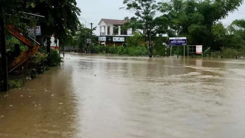 Miền Trung: Hai người chết, nhiều tuyến đường, nhà dân bị ngập sâu do mưa lớn 2