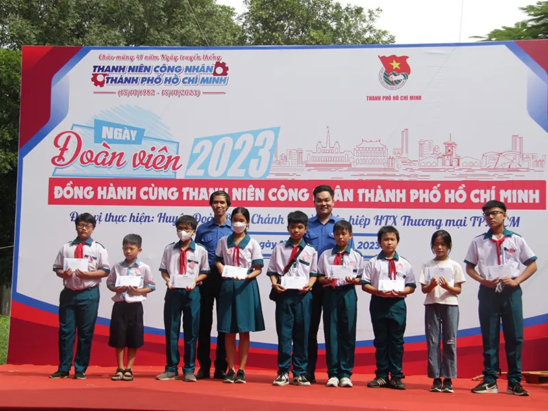 Chương trình “Ngày đoàn viên” và “Ngày hội đồng hành cùng thanh niên công nhân” 1