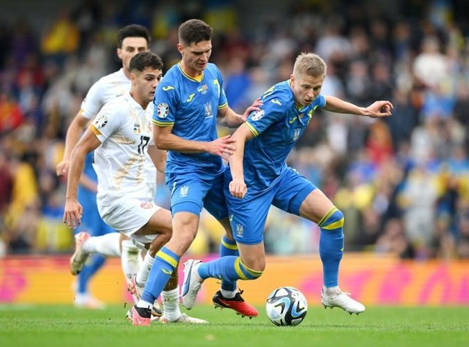 Kết quả vòng loại EURO 2024: Zinchenko rực sáng cùng Ukraine | Hojlund ghi  dấu ấn trong ngày Đan Mạch thắng nhàn