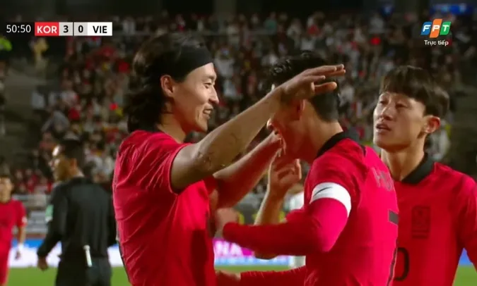Tỷ số được nâng lên 3-0 cho đội tuyển Hàn Quốc.