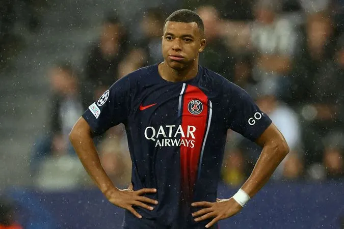 Kylian Mbappe sắp đuổi kịp Haaland - Ảnh: Internet