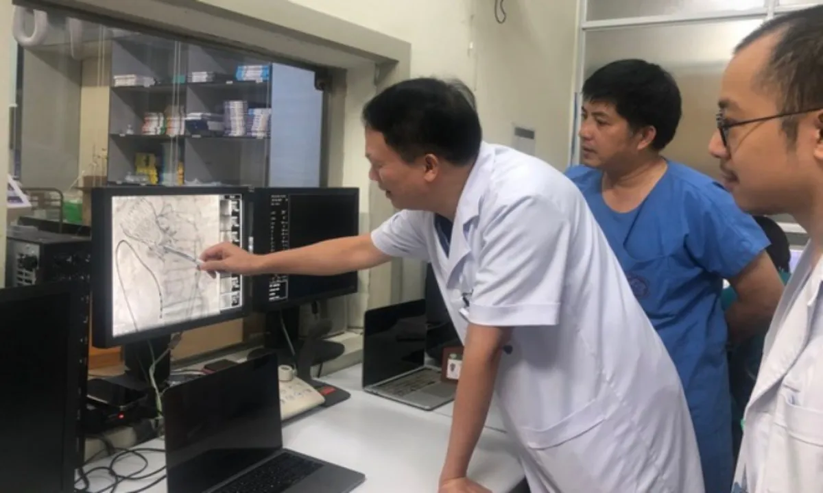 Ca bệnh suy tim đặc biệt lần đầu tiên tại Việt Nam được thay van trong van 1