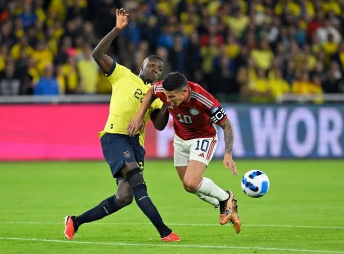 VIDEO: Moises Caicedo cướp bóng "dễ như ăn kẹo", phất dài thần sầu khiến đối thủ trố mắt 1