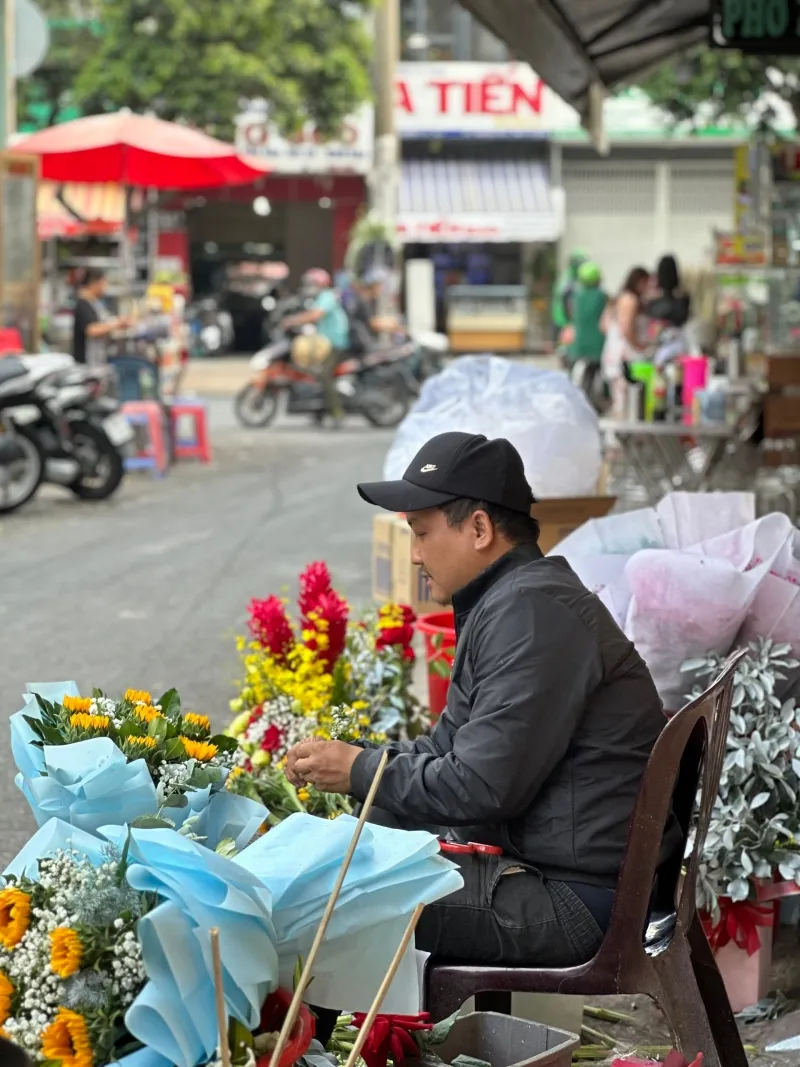 Đường phố TPHCM ngập tràn sắc hoa mừng ngày 20/10 6