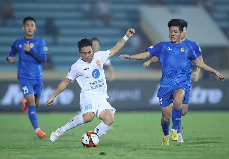 Kết quả V-League Nam Định vs Quảng Nam: VAR giúp chủ nhà thắng ở phút bù giờ thứ 11