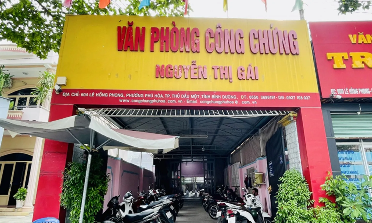 công chứng viên