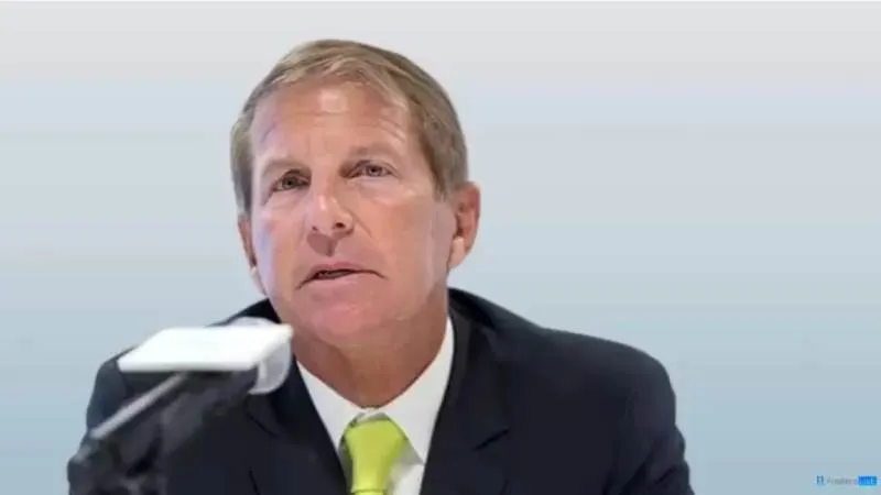 Coco Lee vừa được an táng, chồng cô bị bắt gặp đi nhà hàng cùng người khác giới 2