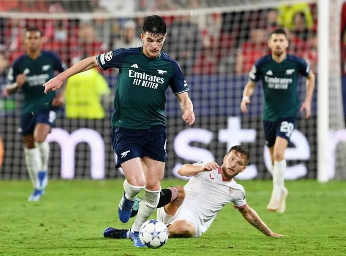 3 cơ hội tạo ra, 3 lần qua người, thắng không chiến 100%: Declan Rice cân cả tuyến giữa giúp Arsenal nhấn chìm Sevilla 1