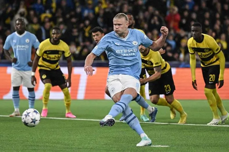 Erling Haaland giúp Man City giành thắng lợi bằng cú đúp bàn thắng - Ảnh: Internet