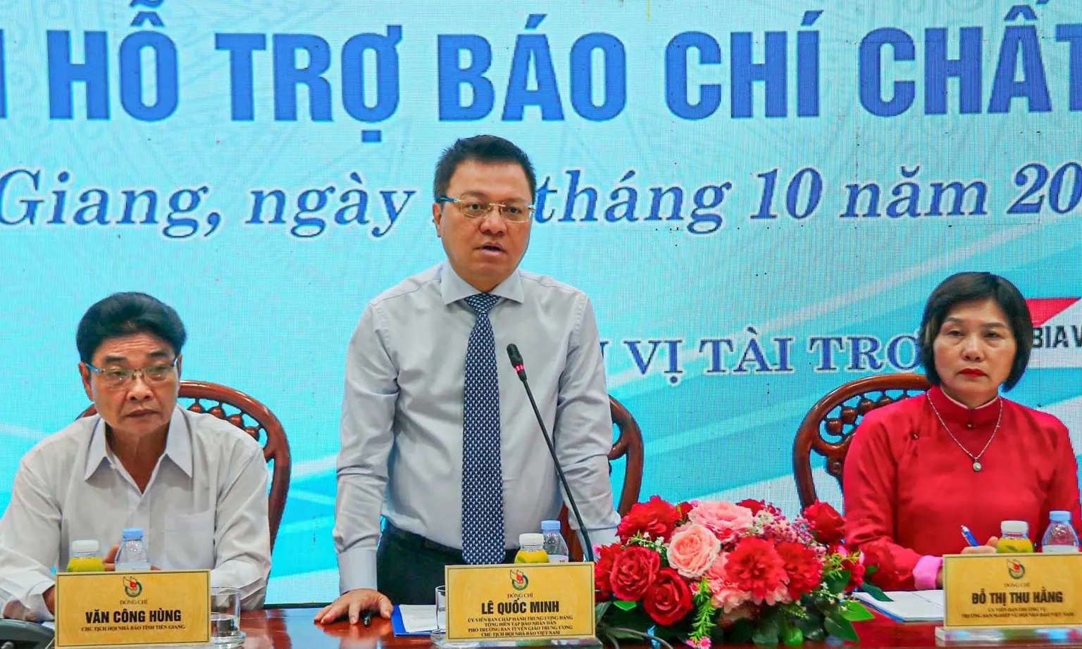 đồng chí Lê Quốc Minh, Ủy viên Trung ương Đảng, Tổng Biên tập Báo Nhân Dân, Phó trưởng Ban Tuyên giáo Trung ương, Chủ tịch Hội Nhà báo Việt Nam chủ trì Hội nghị