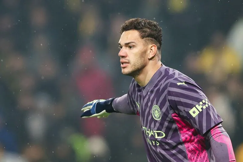 Ederson chơi tròn vai - Ảnh: Internet