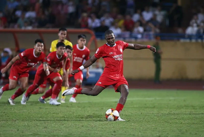 Kết quả V-League Viettel vs Thanh Hóa: Chủ nhà thoát thua trong trận cầu “mưa thẻ”