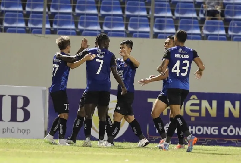 Kết quả V-League Quảng Nam vs TPHCM: Hai quả phạt đền quyết định, chủ nhà chia điểm đáng tiếc