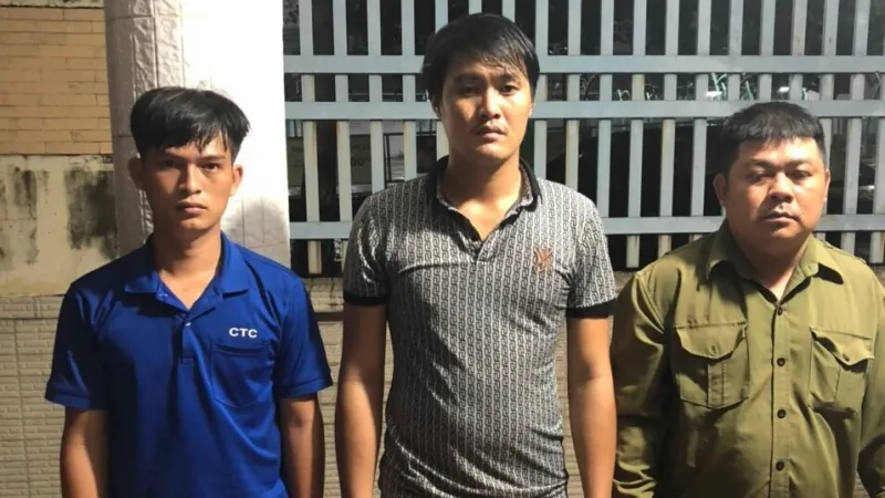 Tạm giữ ba thanh niên trộm cây mai vàng 1