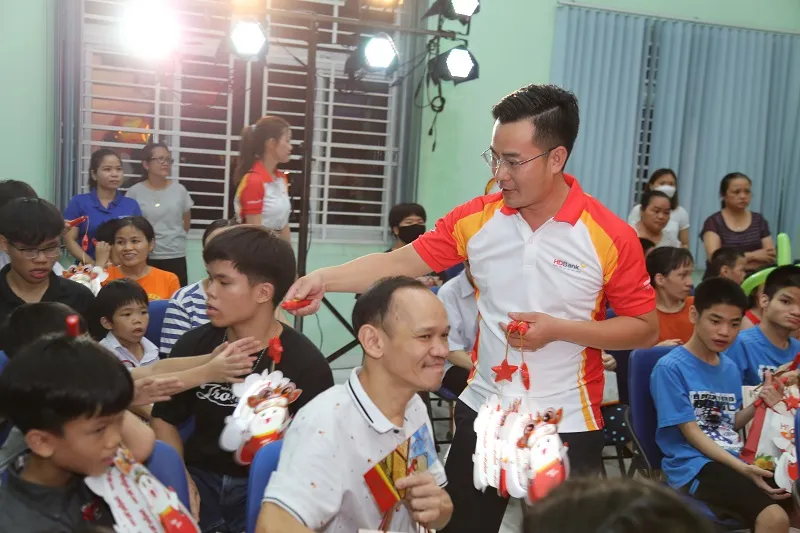 Kết vòng tay lan tỏa hành trình “Thành phố nghĩa tình - Kết nối yêu thương” 3