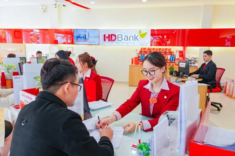 Khách hàng trúng thưởng 500 triệu đồng khi gửi tiết kiệm tại HDBank 2