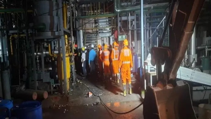 Vụ cháy nhà máy dược phẩm: Nhiều người còn mất tích 1