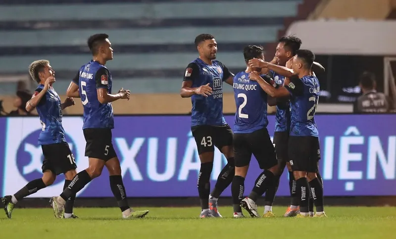 Kết quả V-League Nam Định vs TPHCM: Ngoại binh tỏa sáng, chủ nhà ngược dòng củng cố ngôi đầu