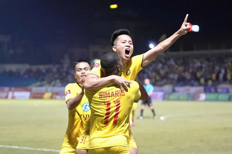 Kết quả V-League Thanh Hóa vs SLNA: Thủ môn đội khách sai lầm giúp chủ nhà thắng trận đầu tiên