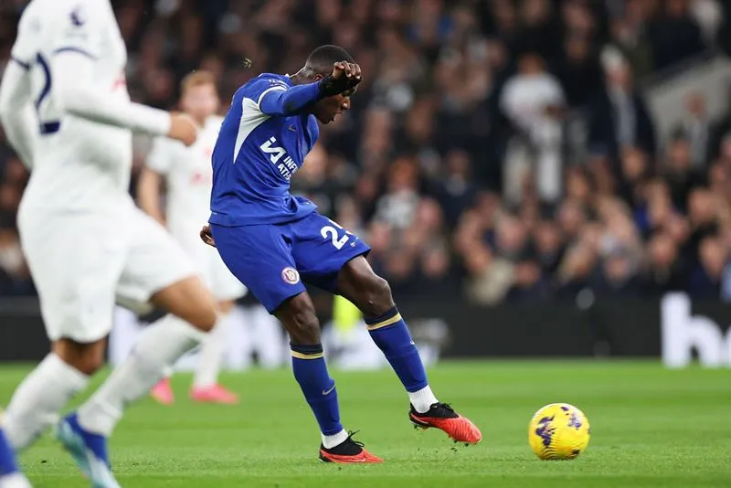 Moises Caicedo thi đấu tròn vai trước Tottenham - Ảnh: Internet