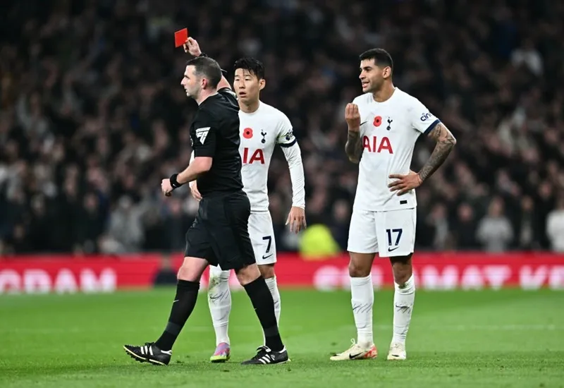 Tottenham tan hoang hàng thủ, Man City mừng rơn trước thềm đại chiến 1