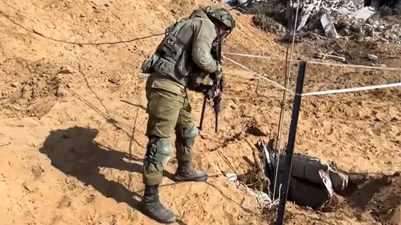 Lực lượng Israel phát hiện thêm đường hầm, kho vũ khí của Hamas 1