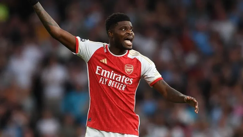 Thomas Partey dự kiến vắng mặt thời gian dài tại Arsenal - Ảnh: Internet